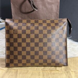 Louis Vuitton Poche Pouch 26 DE Toilette Cosmetic bag with Paperbag & Duster